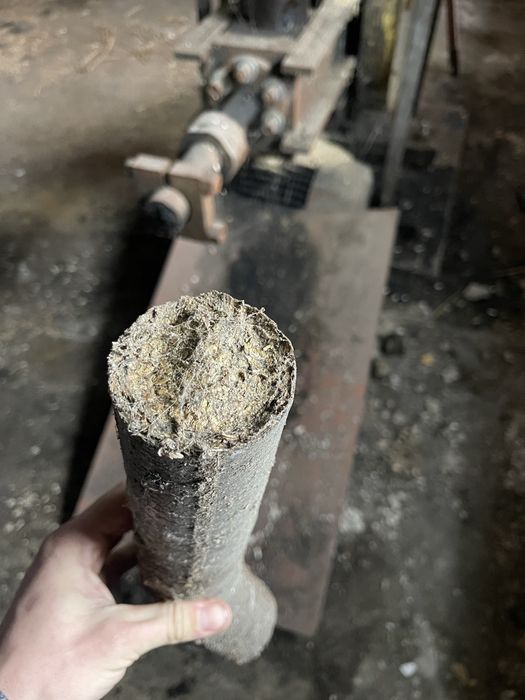 Обляднання для брикетів з соломи