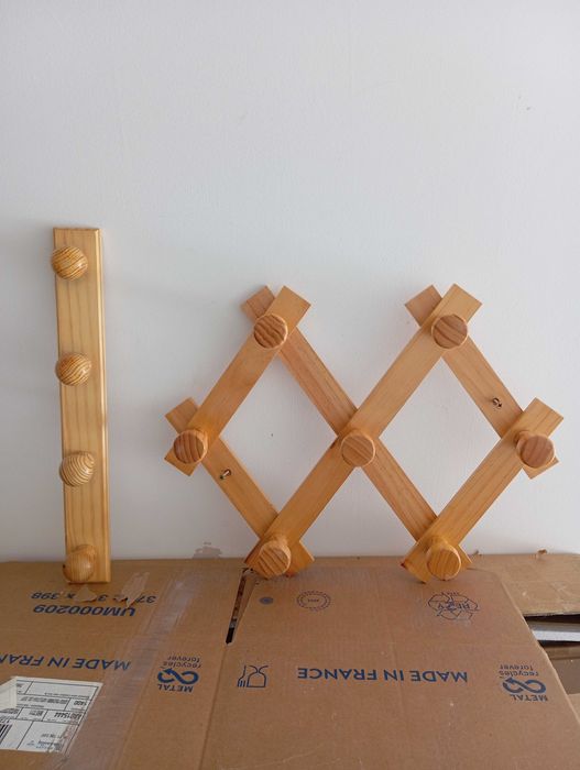 Cabides de parede em madeira