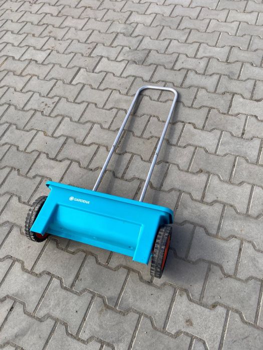 Siewnik podsiewacz do trawy nawozu Gardena