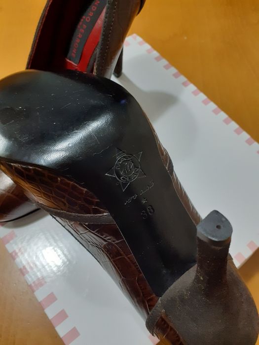 Sapatos sandro ferrone 38