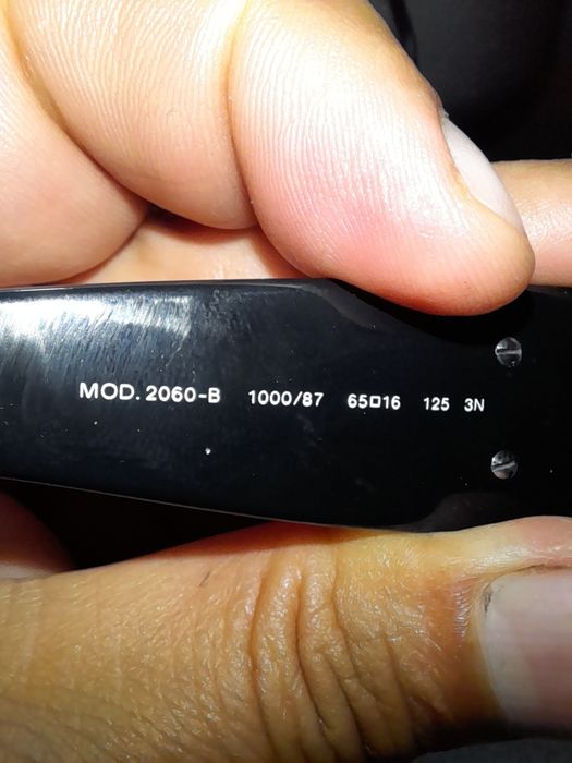 Oculos versagie modelo utilizado num video de musica