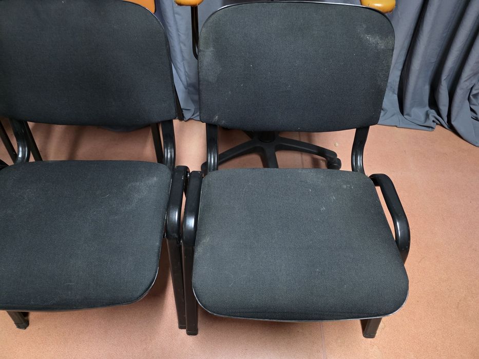 Cadeiras de escritorio cinza