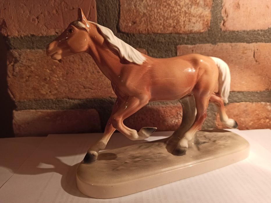 Hertwig KÄTZHUTTE Figurka Porcelanowa Konia Katzhutte