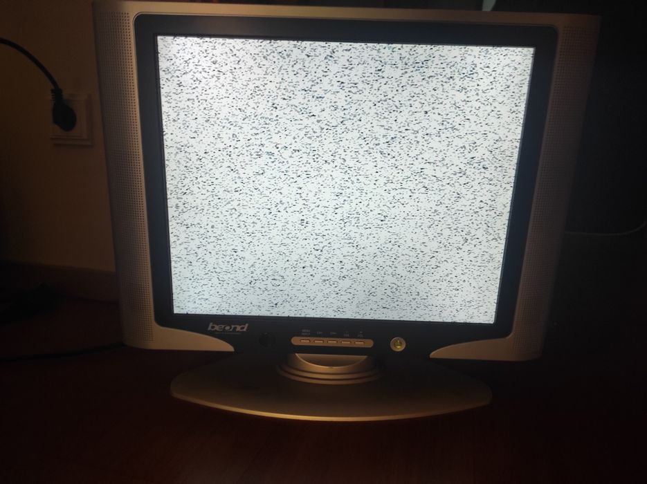 TV LCD Beond BTFT1711