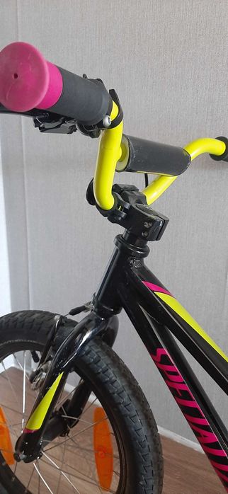 Rower SPECIALIZED z kółkami bocznymi do nauki jazdy - BARDZO LEKKI