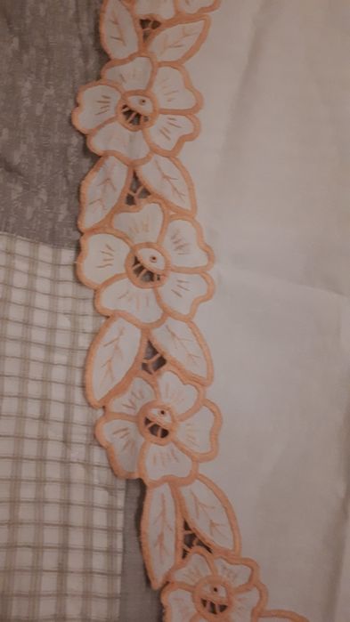 Bieżnik obrusik z haftem richelieu