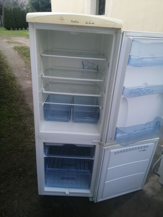 Lodówka firmy amika