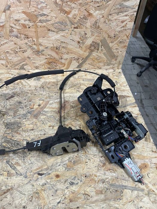 Ручка дверей Rivian