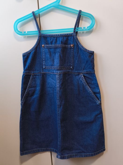 Jeansowa sukienka na cienkich szelkach