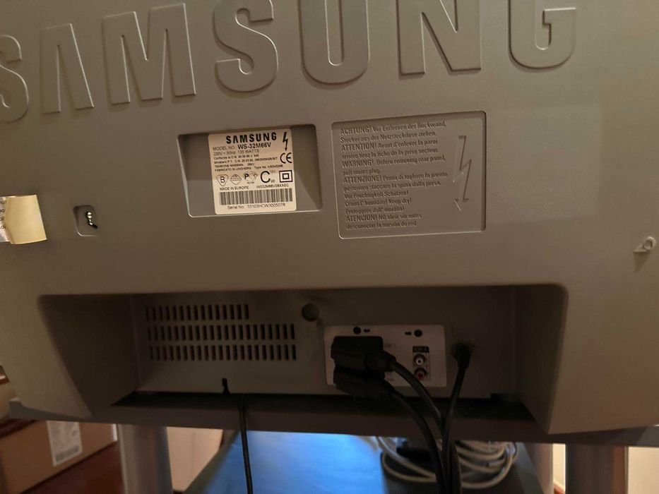 Tv Samsung flatscreen clássico em excelente estado e a funcionar