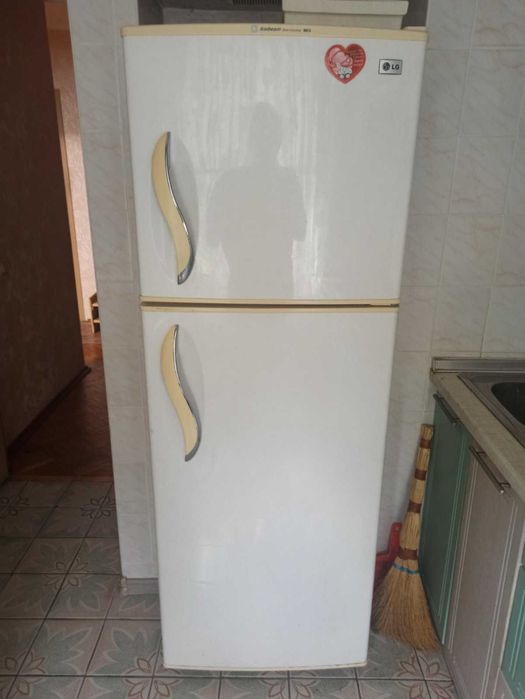 Холодильник LG двокамерний, 950 грн