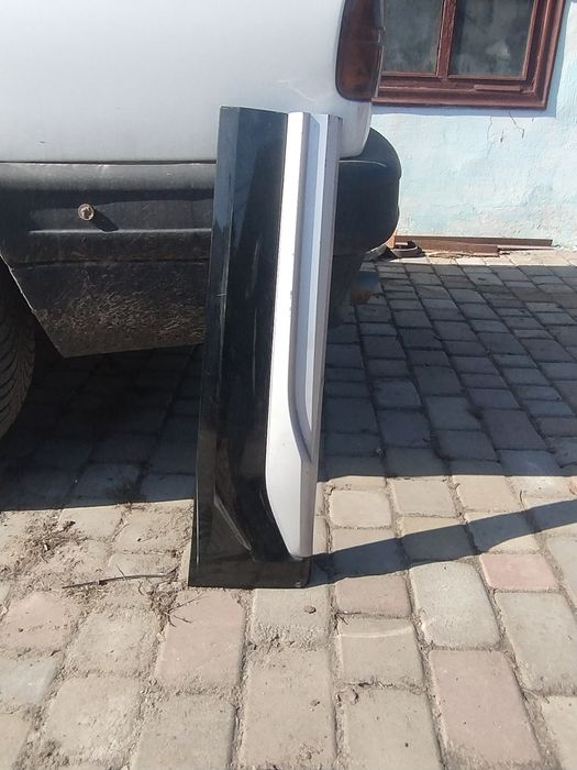 ауді Q5  2018 року накладка задніх лівих дверей