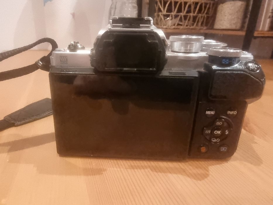 Aparat Olympus OM-D E-M10 Mark IIIs + Obiektyw  25 mm f/1.8