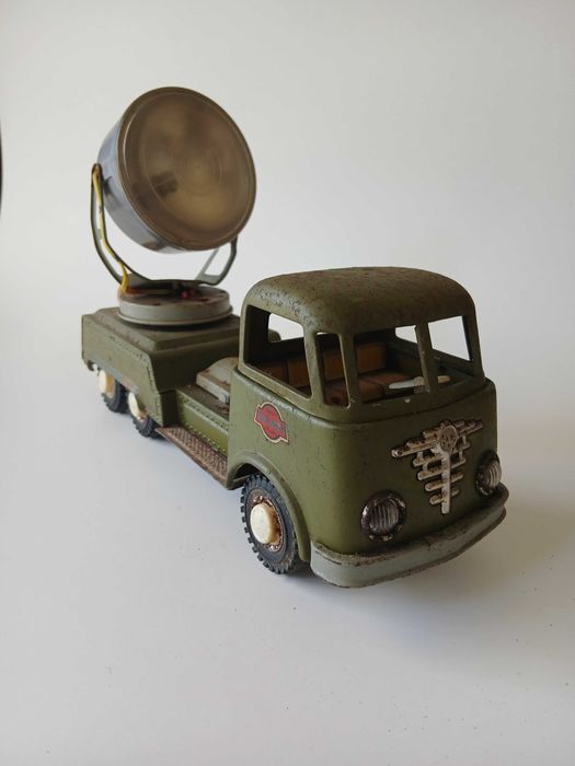 Camião Militar Metálico Vintage com Holofote – Colecionismo