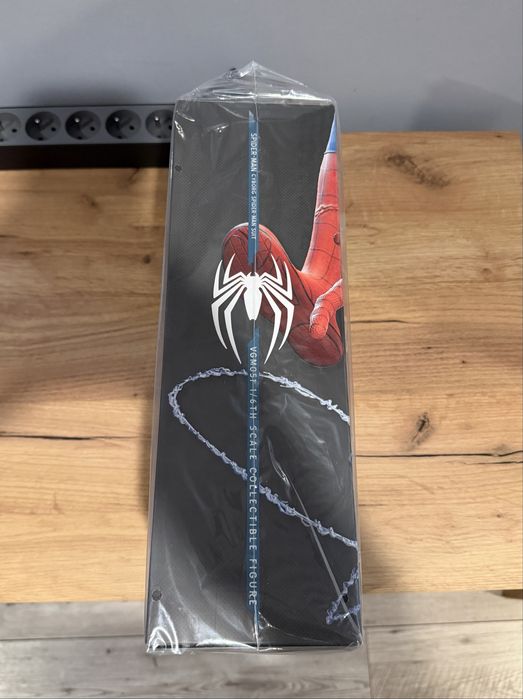 Hot toys spider man Marvel Cyborg