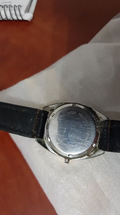 Relógio de pulso, antigo e a funcionar