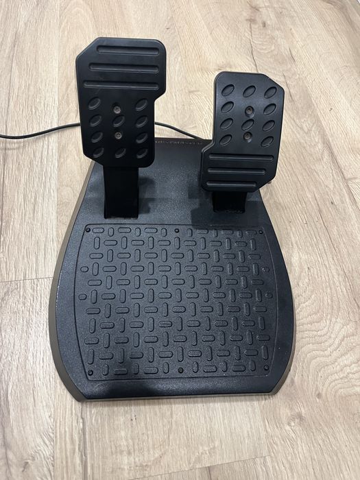 Volante Playstation thrustmaster