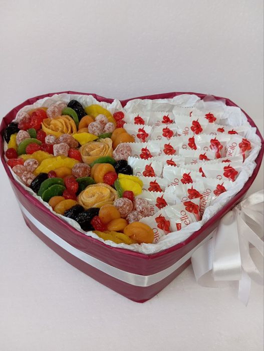 Букети із сухофруктів, цукерок.  Їстівні букети.