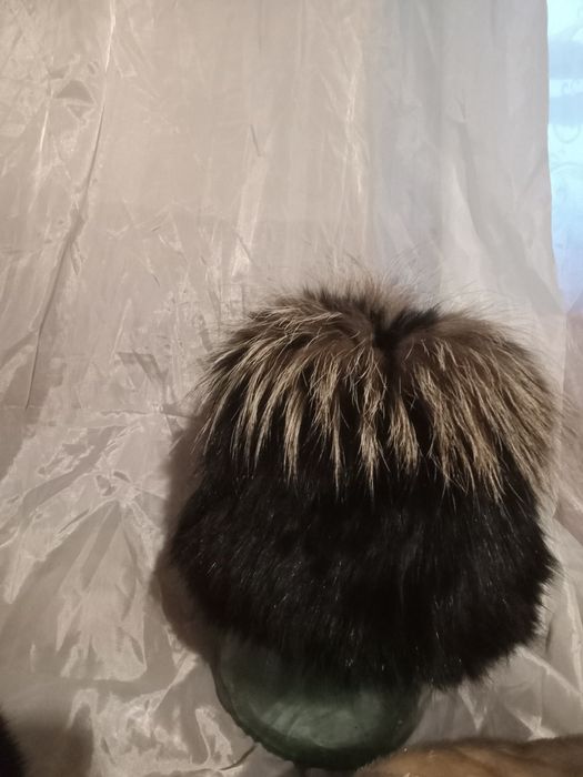 Женские натуральные шапки - береты.