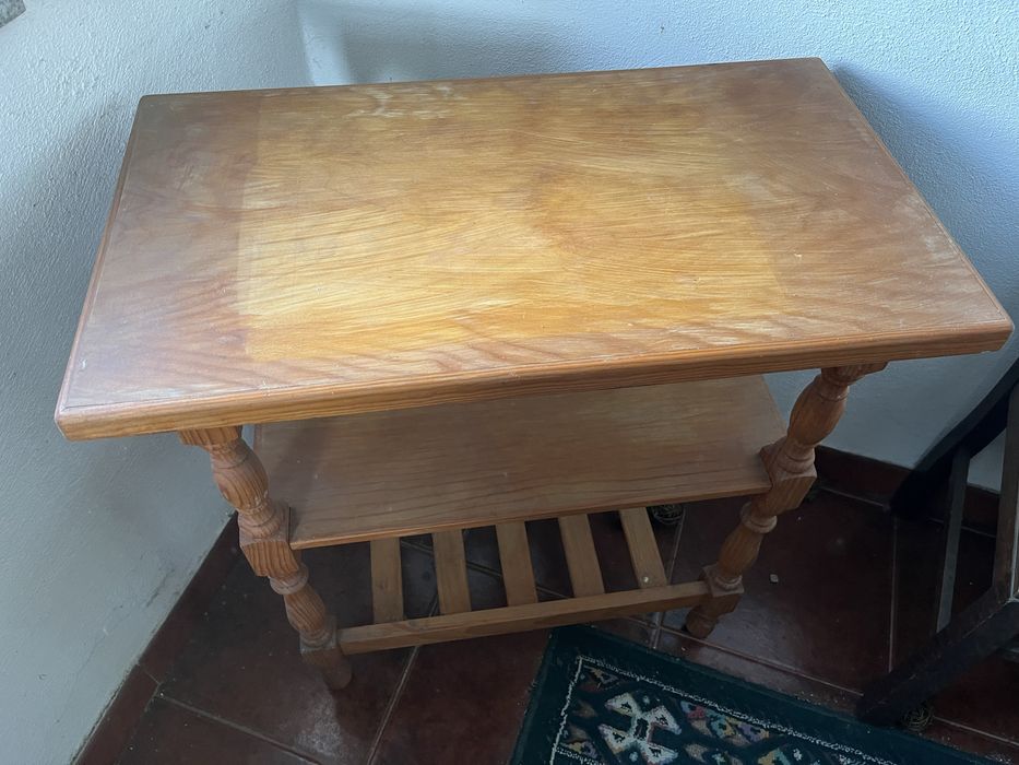 Mesa de apoio em madeira
