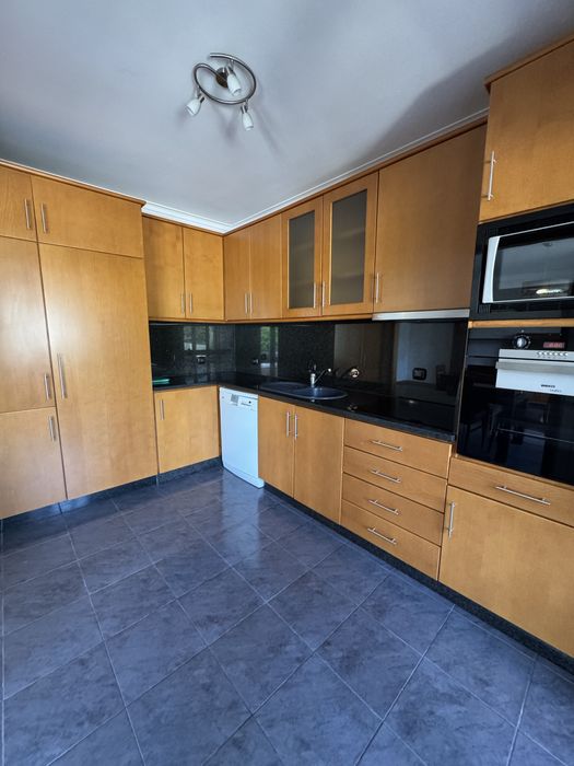 Excelente Apartamento T2 com Terraço Fechado no Centro de Fiães – Conforto e Espaço Único