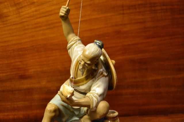 Figura de pescador chinês com peixe