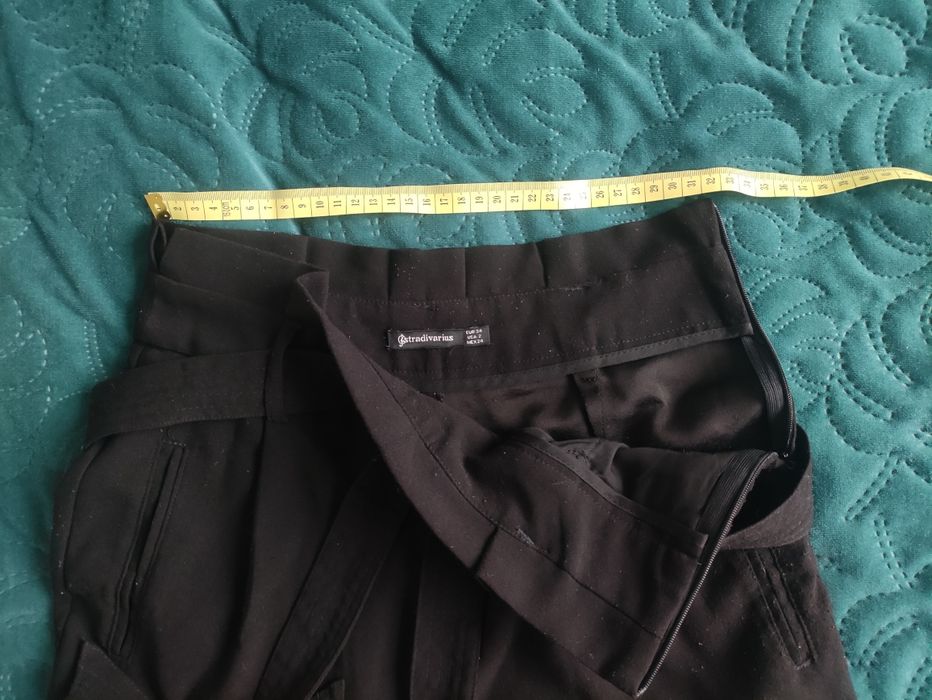 Czarne spodnie Stradivarius