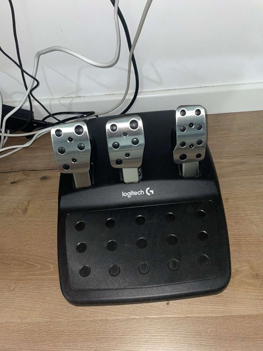 Volante G29 com pedais