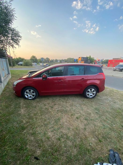 Sprzedam auto peugeot 5008