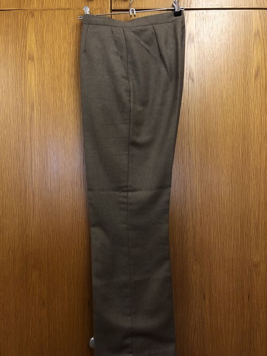 Calças castanhas formais