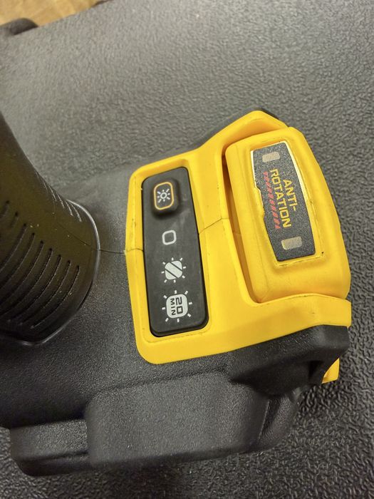 Безщітковий ударний дриль/шуруповерт Dewalt DCD1007 20v. USA