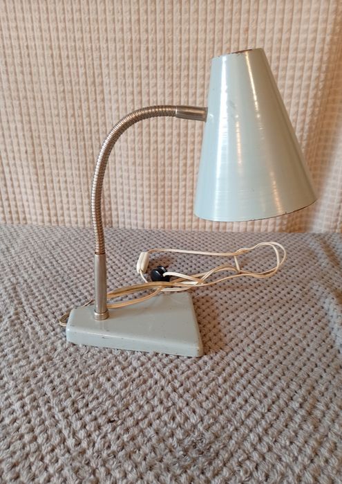 Lampa z epoki PRL-u