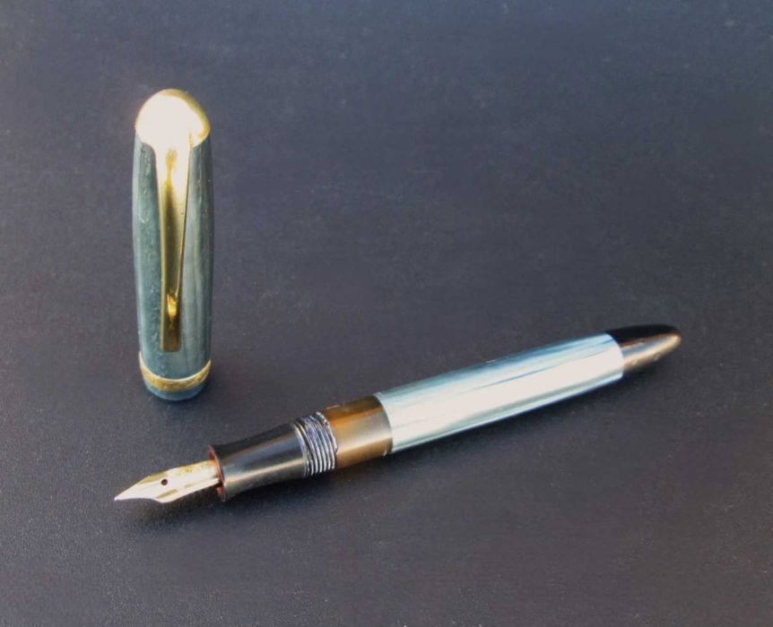 Antiga Caneta KAUCHER c/ Enchimento por Pistão e Aparo "F" Traço Fino