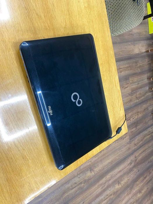 Продам ноутбук Fujitsu LifeBook AH531