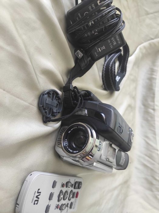 Ретро Відеокамера JVC GR-DF570E