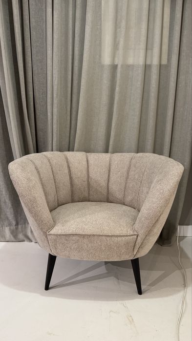 Cadeirão concha bege