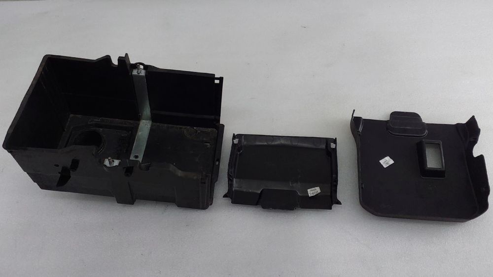 Base / caixa da bateria FORD Focus III