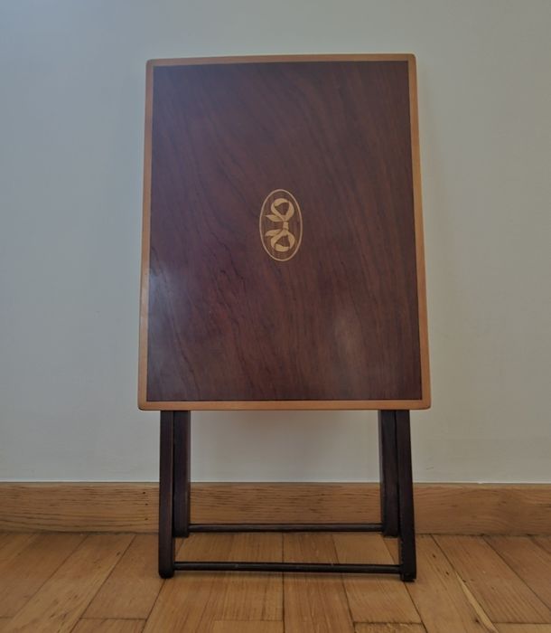 Mesa de apoio e porta revistas