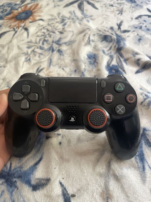 Playstantion 4 slim com 4 jogos