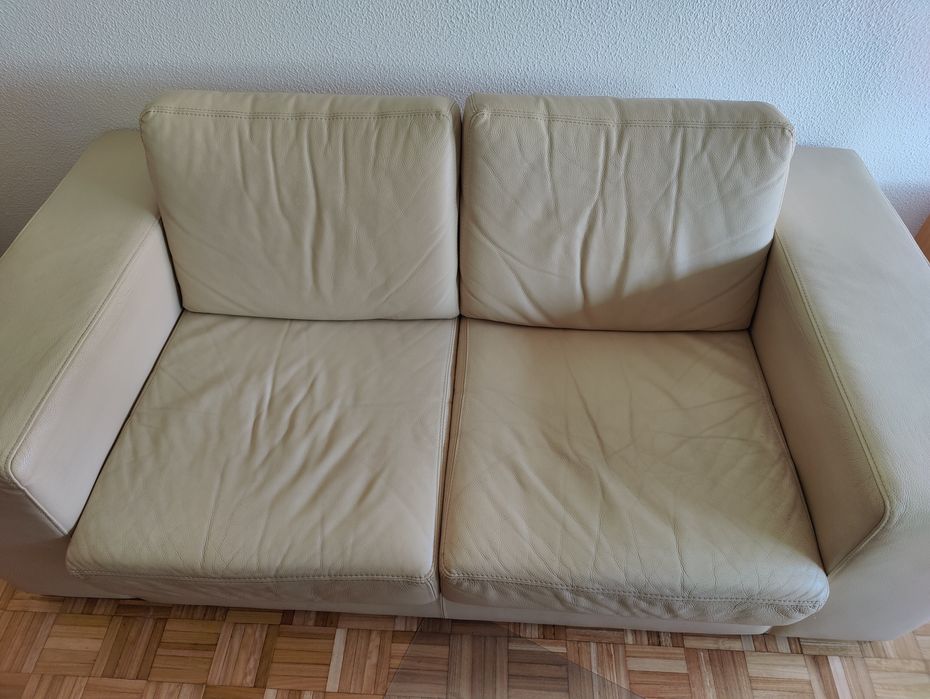 Sofá beje 2 lugares