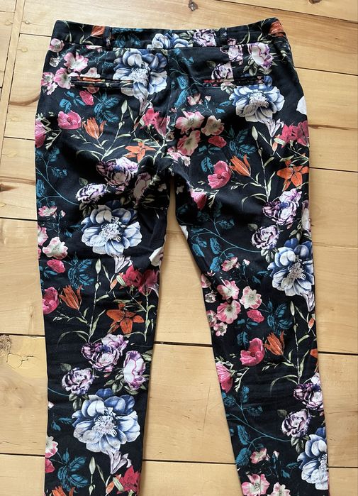 Spodnie czarne ciemne w kwiaty retro vintage M