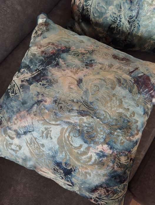 Poduszki dekoracyjne i bieżnik na stół EUROFIRANY