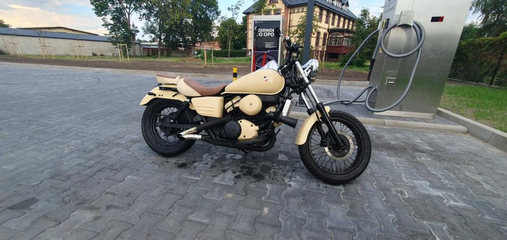 Honda Shadow VT 125 custom A1