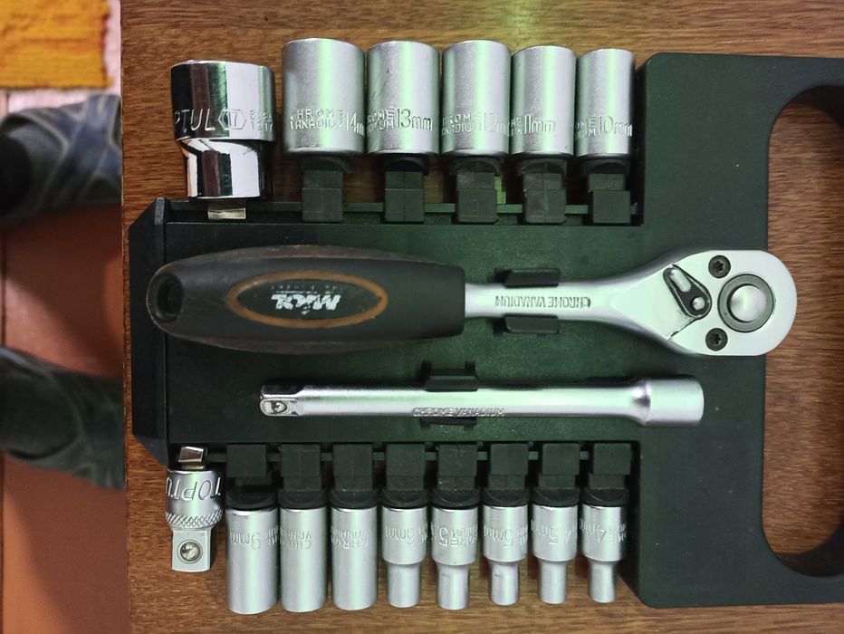 Набор торцевых ключей / головок 4-17 с трещоткой 1/4" Miol + подарок