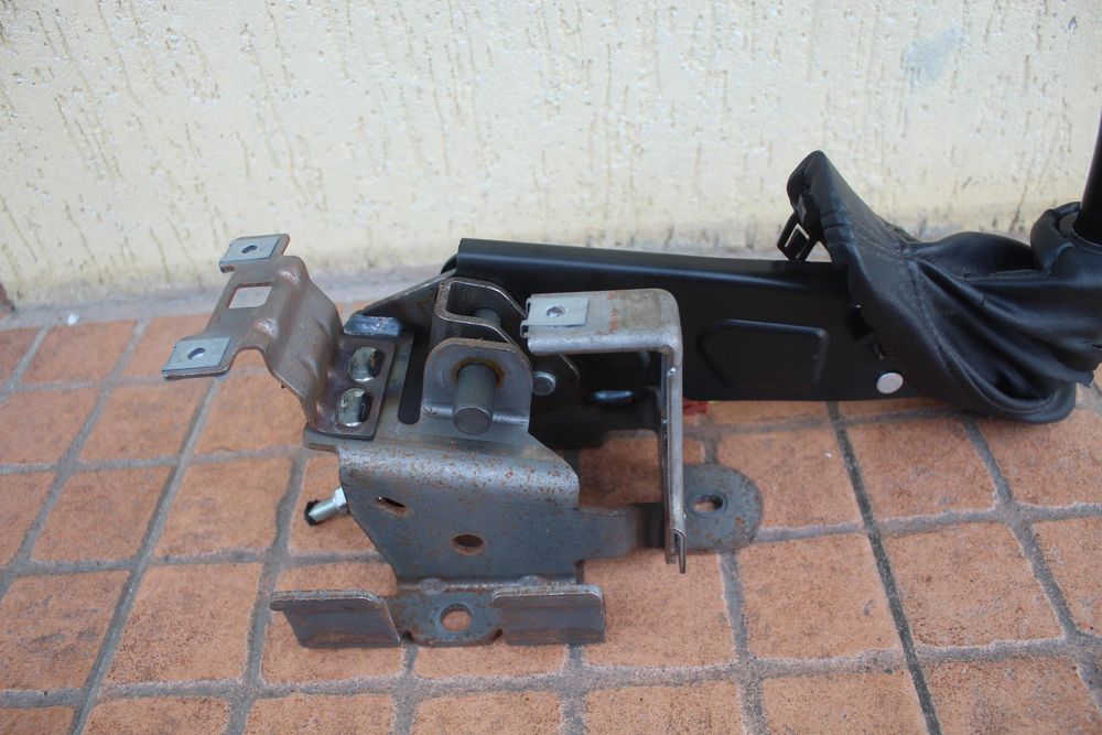 Dźwignia hamulca ręcznego peugeot 308 t7 96810052