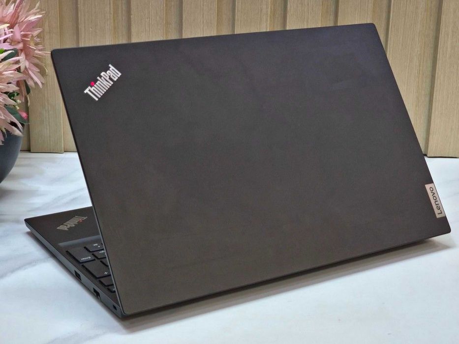 Lenovo Octacore 15.6" i5/16GB/385Nvme como novo