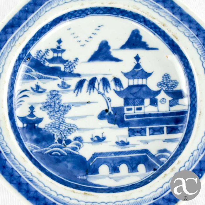 Prato "rechaud" porcelana chinesa, séc. XVIII Período Qianlong, Cantão