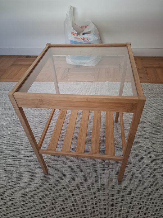 Mesa de Apoio IKEA em Bambu com Tampo de Vidro – Bom Estado