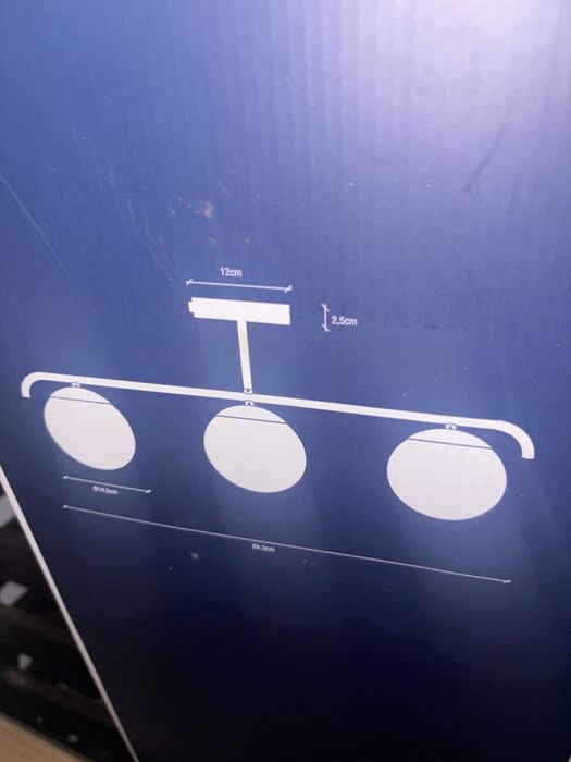Candeeiro de tecto completamente novo. Ainda em caixa