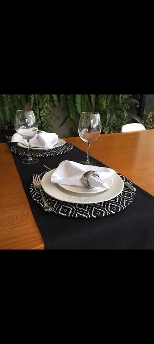 Kit trilho de mesa com souplaste e guardanapos para 4 pessoas
